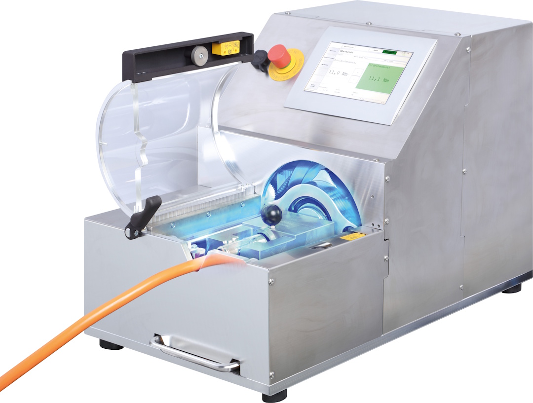 Torque Master machine van igus voor het geautomatiseerd sluiten van rondstekkers